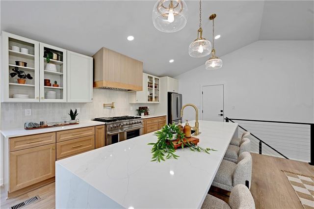 9427 WENONGA Road, Leawood, KS 66206