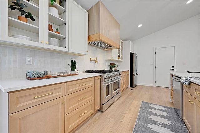 9427 WENONGA Road, Leawood, KS 66206