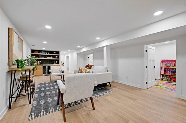 9427 WENONGA Road, Leawood, KS 66206