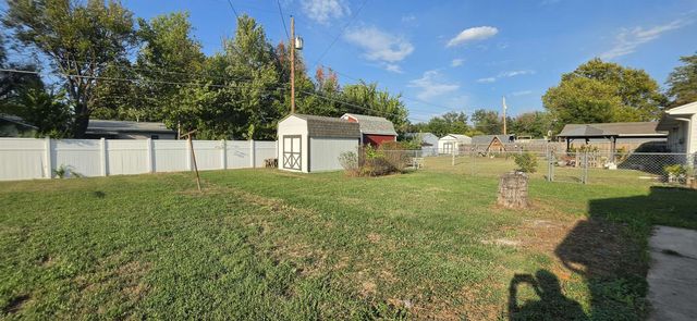 1312 W Regal St, Wichita, KS 67217