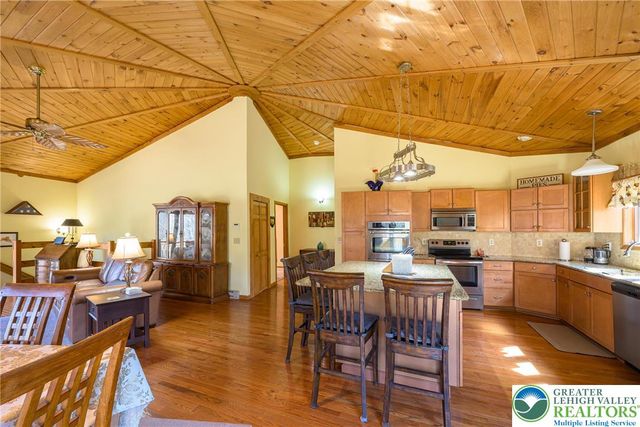 8 Bear Creek Lake Drive, Penn Forest Twp, PA 18229