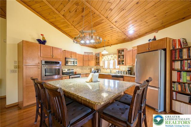 8 Bear Creek Lake Drive, Penn Forest Twp, PA 18229