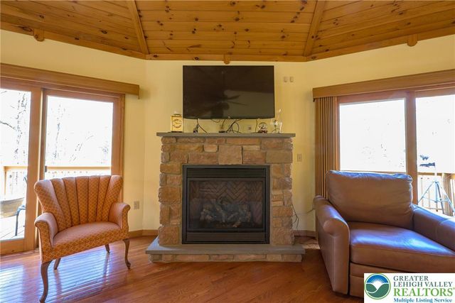 8 Bear Creek Lake Drive, Penn Forest Twp, PA 18229