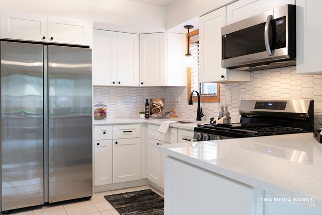 616 E 5th Avenue 101, Naperville, IL 60563