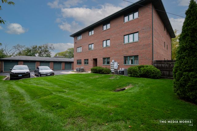 616 E 5th Avenue 101, Naperville, IL 60563
