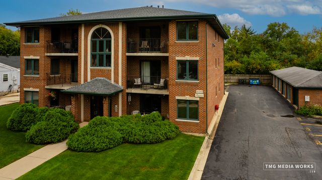 616 E 5th Avenue 101, Naperville, IL 60563