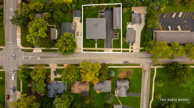 616 E 5th Avenue 101, Naperville, IL 60563
