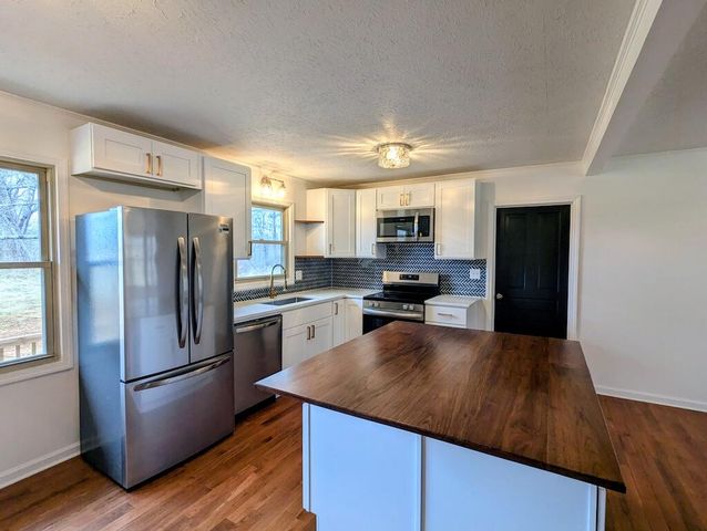 8203 Floyd Pike, Dugspur, VA 24325