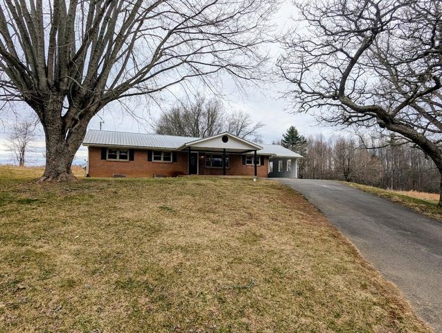 8203 Floyd Pike, Dugspur, VA 24325
