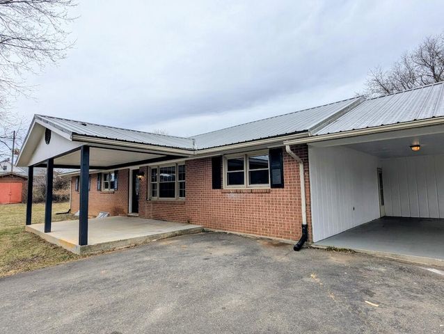 8203 Floyd Pike, Dugspur, VA 24325