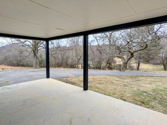 8203 Floyd Pike, Dugspur, VA 24325