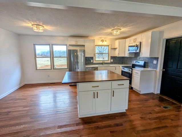 8203 Floyd Pike, Dugspur, VA 24325