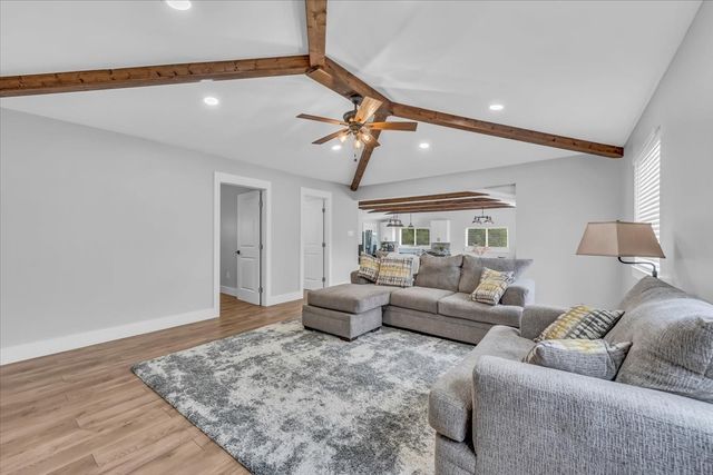 1000 Pruitt Ln, Gallatin, TN 37066