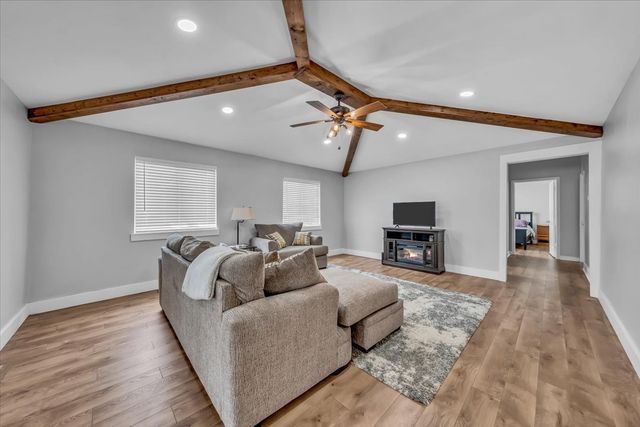 1000 Pruitt Ln, Gallatin, TN 37066