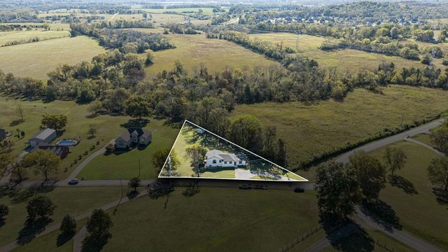 1000 Pruitt Ln, Gallatin, TN 37066