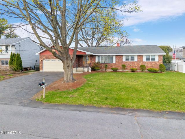 14 Ledgewood Drive, Colonie, NY 12205