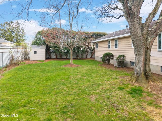 14 Ledgewood Drive, Colonie, NY 12205