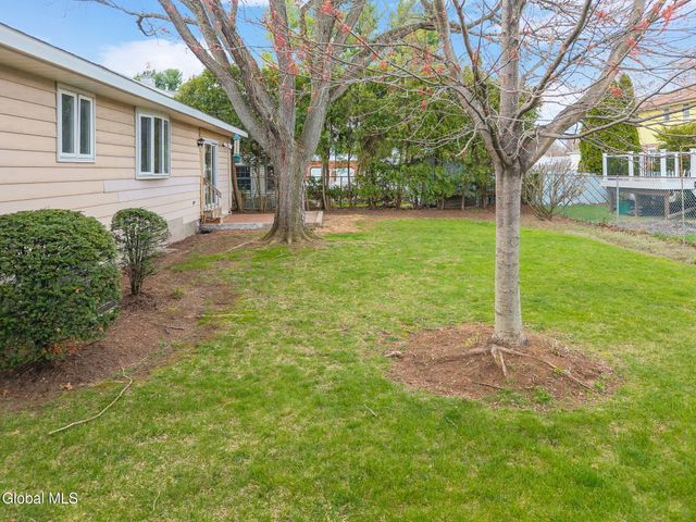 14 Ledgewood Drive, Colonie, NY 12205