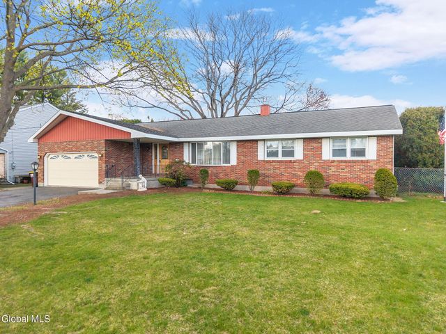 14 Ledgewood Drive, Colonie, NY 12205