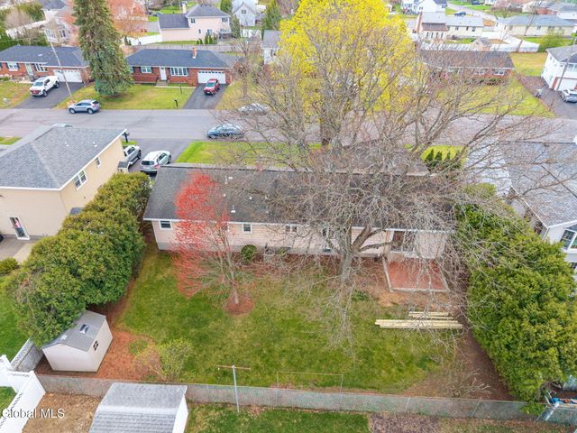 14 Ledgewood Drive, Colonie, NY 12205