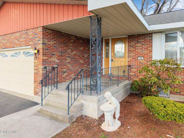 14 Ledgewood Drive, Colonie, NY 12205