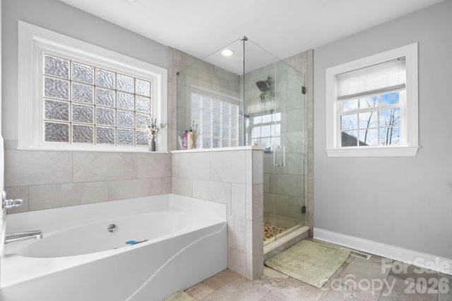 1158 Waterford Drive, Hickory, NC 28602