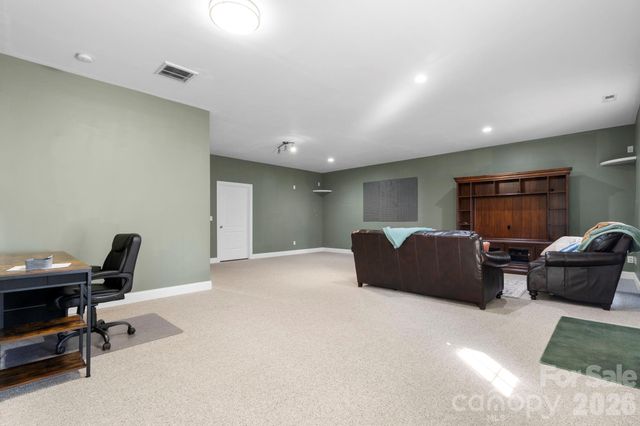 1158 Waterford Drive, Hickory, NC 28602