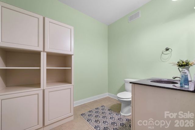 1158 Waterford Drive, Hickory, NC 28602