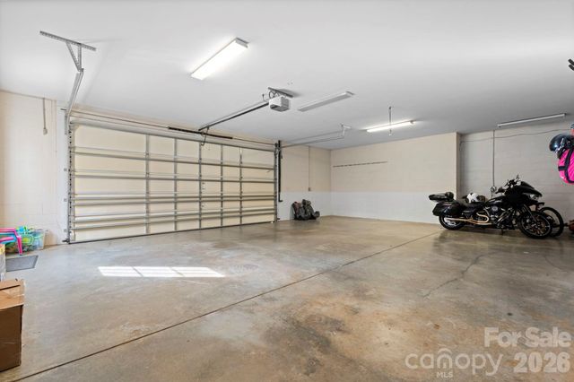 1158 Waterford Drive, Hickory, NC 28602