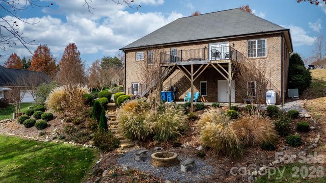 1158 Waterford Drive, Hickory, NC 28602