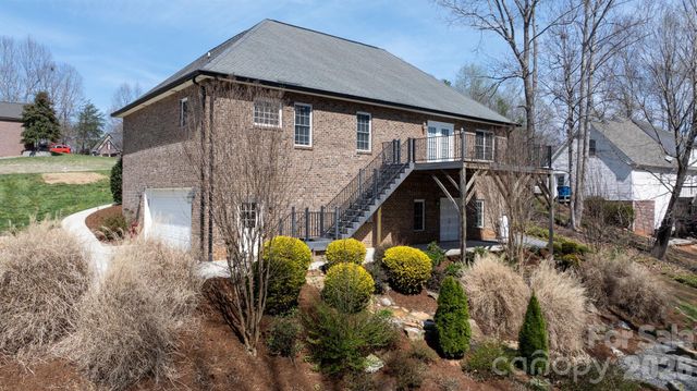 1158 Waterford Drive, Hickory, NC 28602
