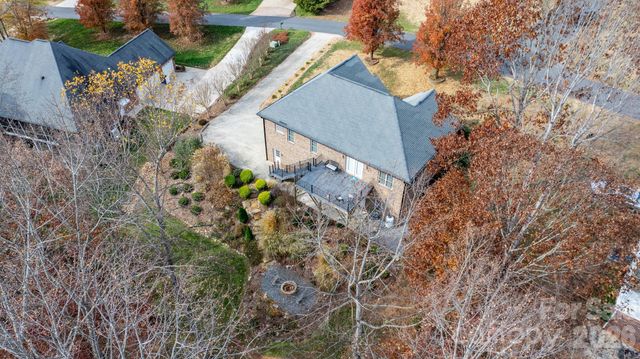 1158 Waterford Drive, Hickory, NC 28602