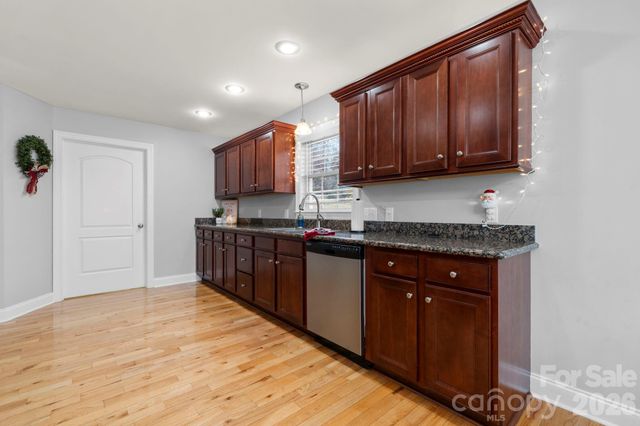 1158 Waterford Drive, Hickory, NC 28602