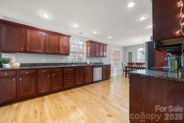 1158 Waterford Drive, Hickory, NC 28602