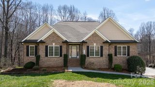 1158 Waterford Drive, Hickory, NC 28602