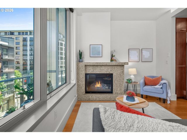 1001 Nw LOVEJOY St 301, Portland, OR 97209