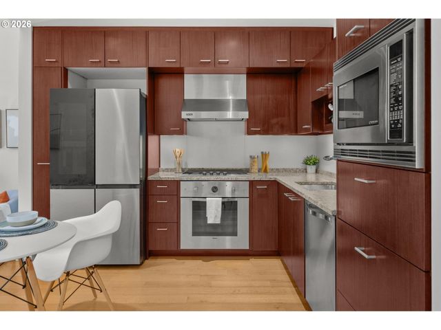 1001 Nw LOVEJOY St 301, Portland, OR 97209