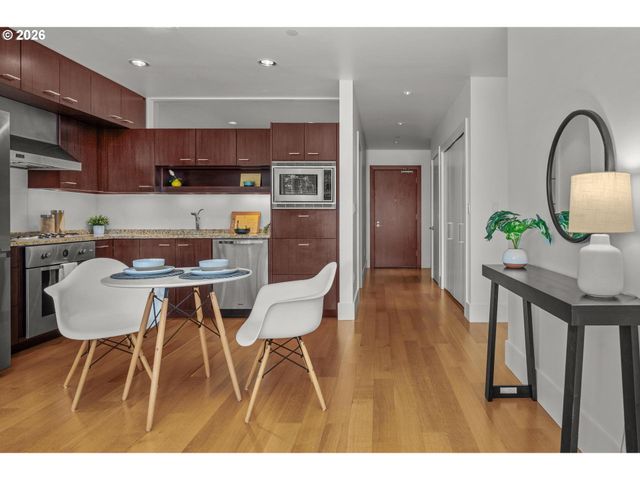 1001 Nw LOVEJOY St 301, Portland, OR 97209