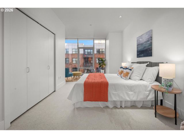 1001 Nw LOVEJOY St 301, Portland, OR 97209