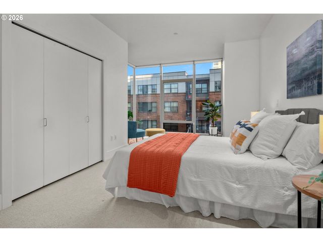 1001 Nw LOVEJOY St 301, Portland, OR 97209