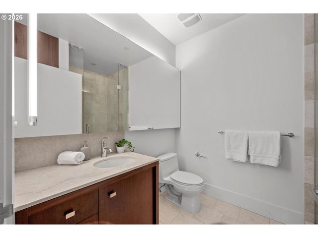 1001 Nw LOVEJOY St 301, Portland, OR 97209