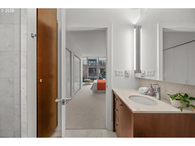 1001 Nw LOVEJOY St 301, Portland, OR 97209