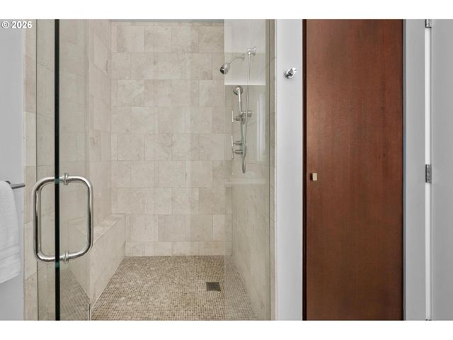 1001 Nw LOVEJOY St 301, Portland, OR 97209