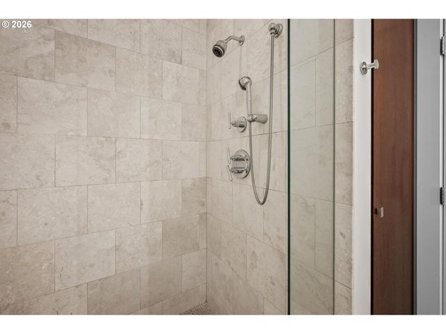 1001 Nw LOVEJOY St 301, Portland, OR 97209
