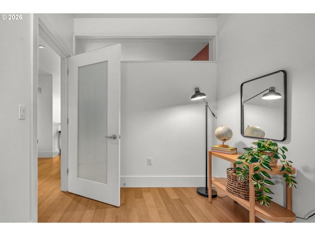 1001 Nw LOVEJOY St 301, Portland, OR 97209