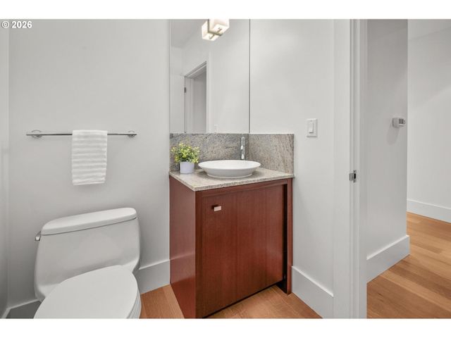 1001 Nw LOVEJOY St 301, Portland, OR 97209