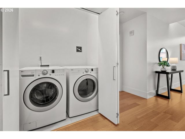 1001 Nw LOVEJOY St 301, Portland, OR 97209