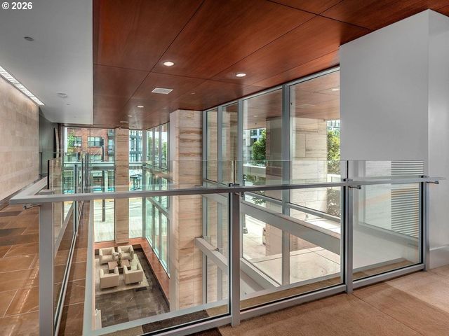 1001 Nw LOVEJOY St 301, Portland, OR 97209