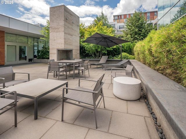 1001 Nw LOVEJOY St 301, Portland, OR 97209