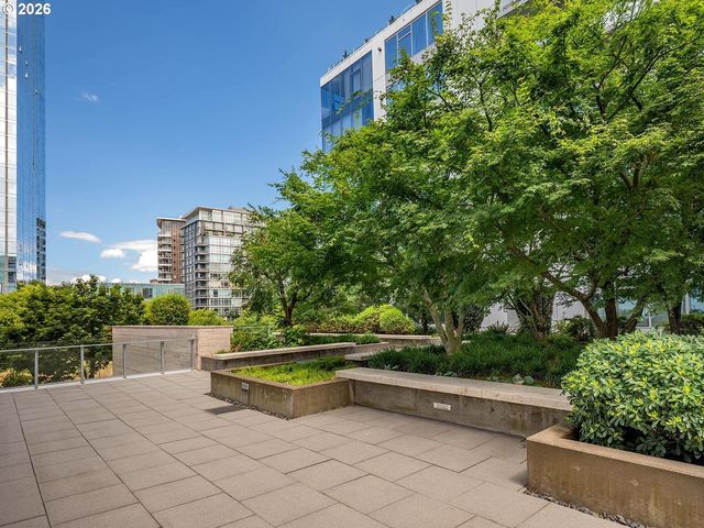 1001 Nw LOVEJOY St 301, Portland, OR 97209